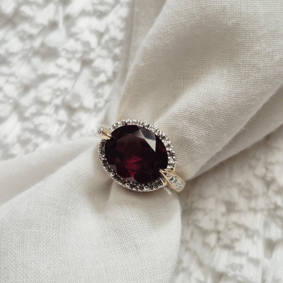 Vintage 10k Yellow Gold Garnet & Diamond Ring - Picture 3 of 7